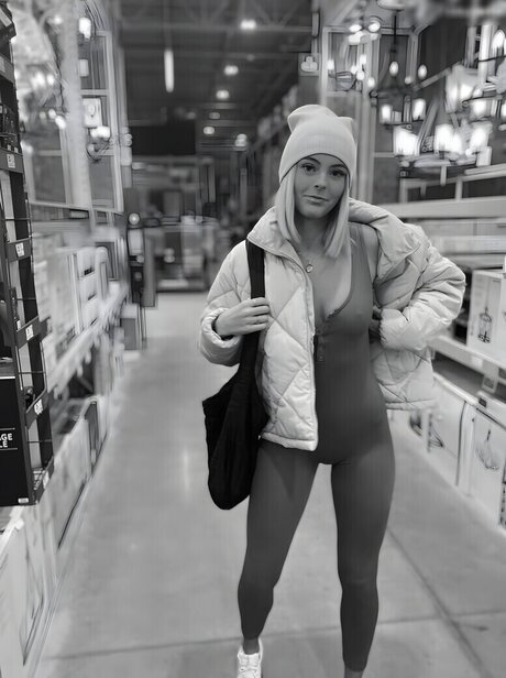 Beez ASMR pornstar hot pics