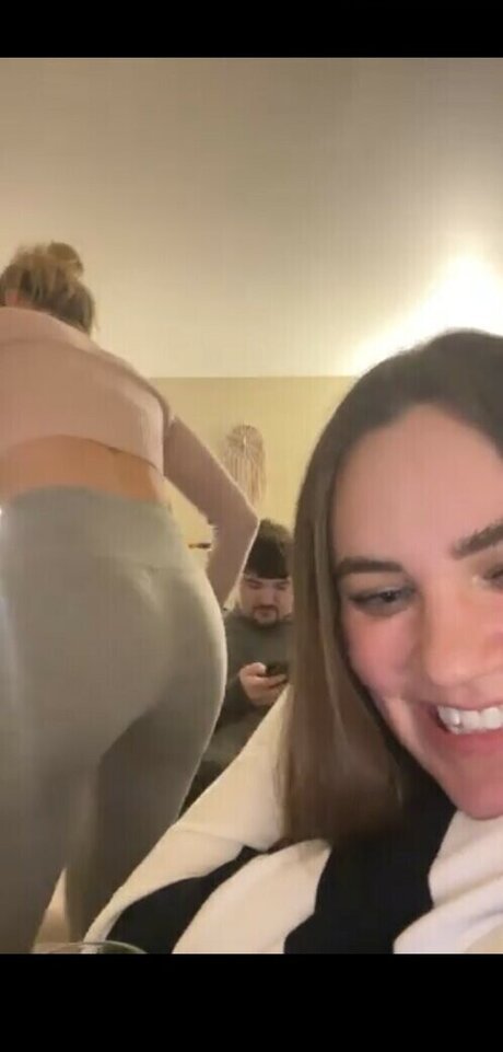 Beez ASMR star nude gallery