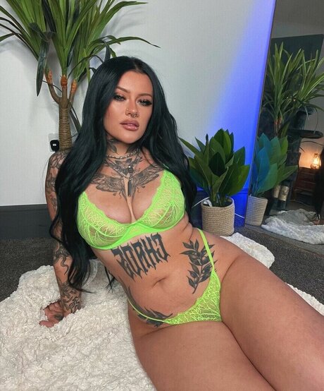 Niamh Velvet adult actress pictures