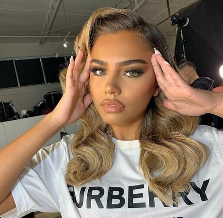 Tennesse Thresher hot actress pictures