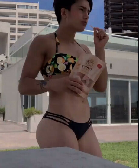 Yazmin Jauregui star art pic