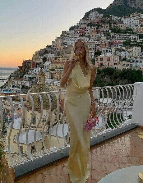 Leonie Hanne sex actress photos