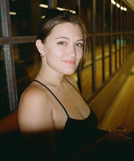 Isa Briones beautiful model images