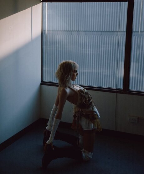 Sophie Powers art model picture