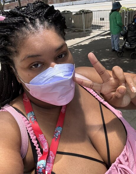 Uzuri Mia sex star pictures