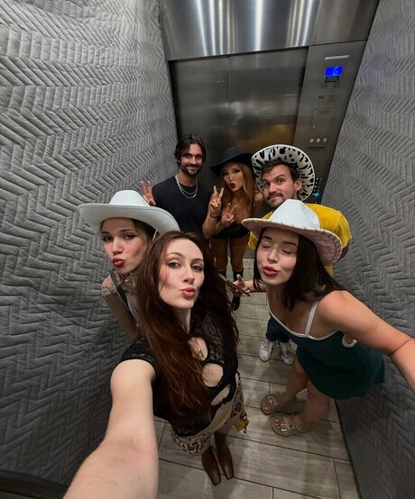 Michaela Jill Murphy top model img