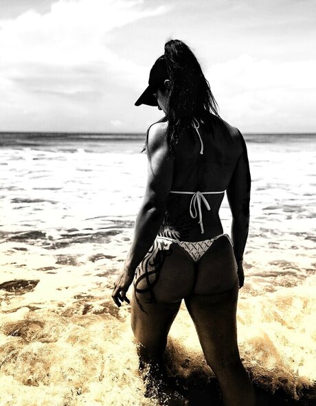 Norma Dumont UFC model free photos