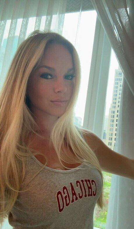 Chloe Rigdon model pretty pics