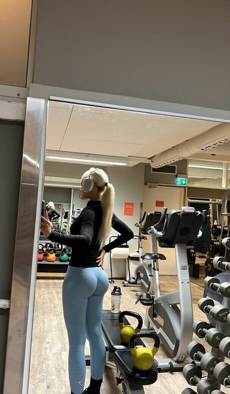 Annagretaaaa model naked img