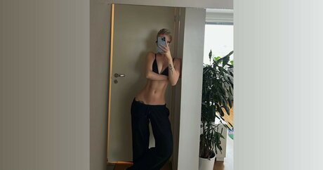 Annagretaaaa nude model galleries