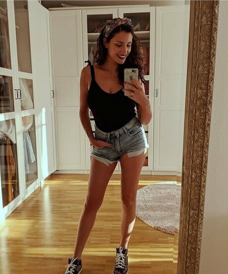 Nadine Menz nice actress pictures