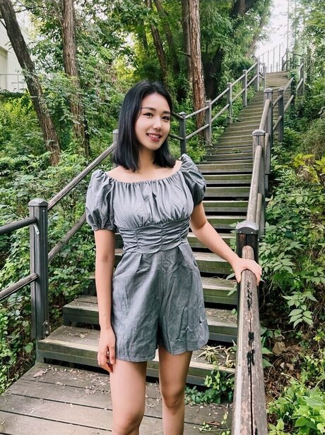 Thea Lee nude actress photos