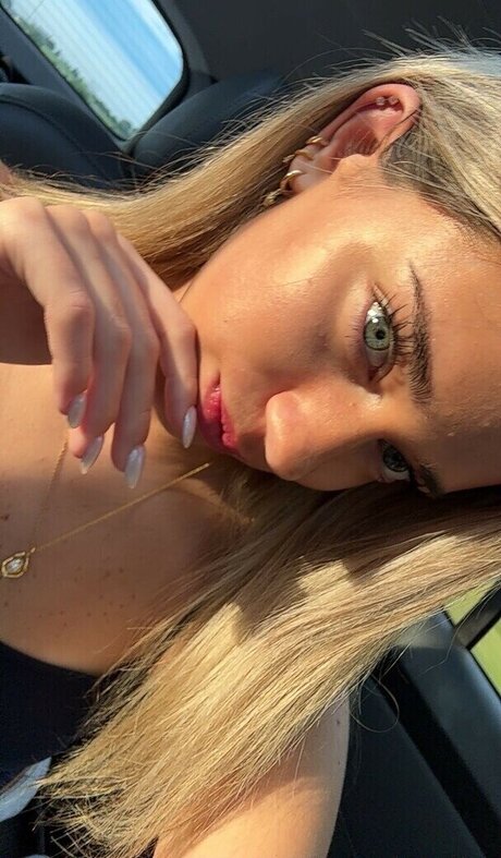 Katelyn Breann nice pornstar image