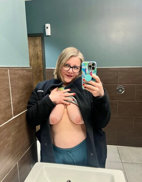 mmfluvah star adult img