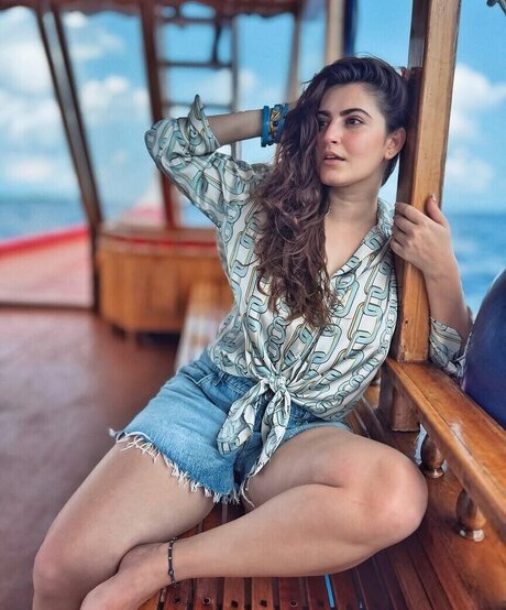 Shivaleeka Oberoi nude star galleries