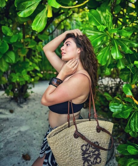 Shivaleeka Oberoi model sex images