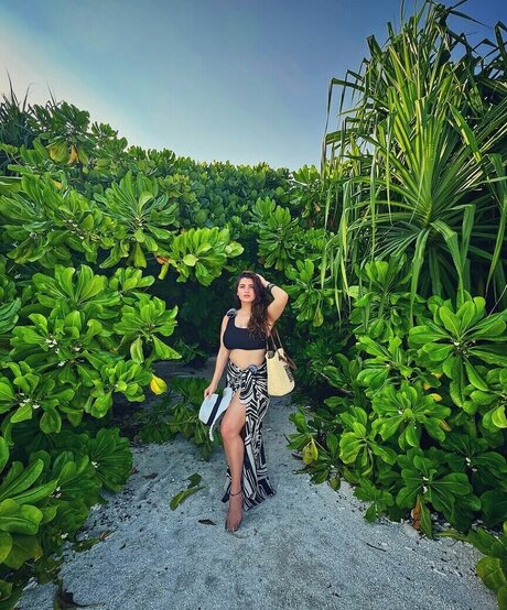 Shivaleeka Oberoi model pornographic picture