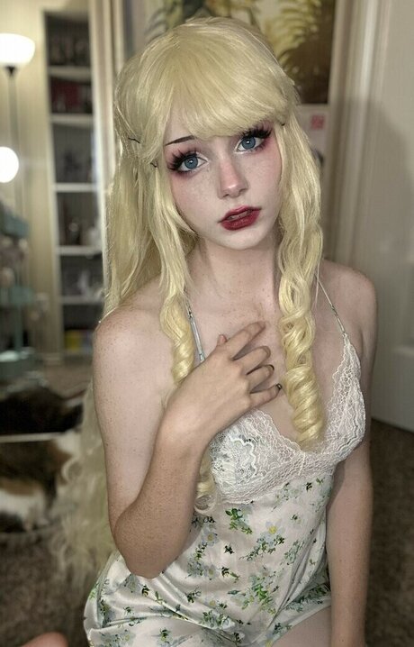 Losertron star nude photos