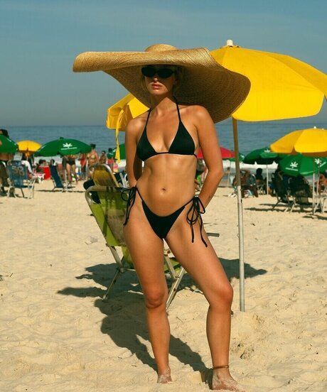 izzipoopi model hd pics