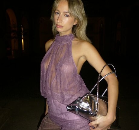 izzipoopi star exclusive img