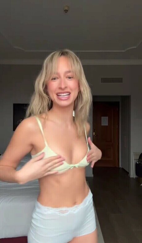 izzipoopi art pornstar photo