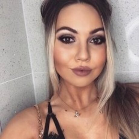 Miss Becca star photo