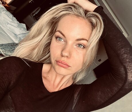 Katya LEO sexy actress img