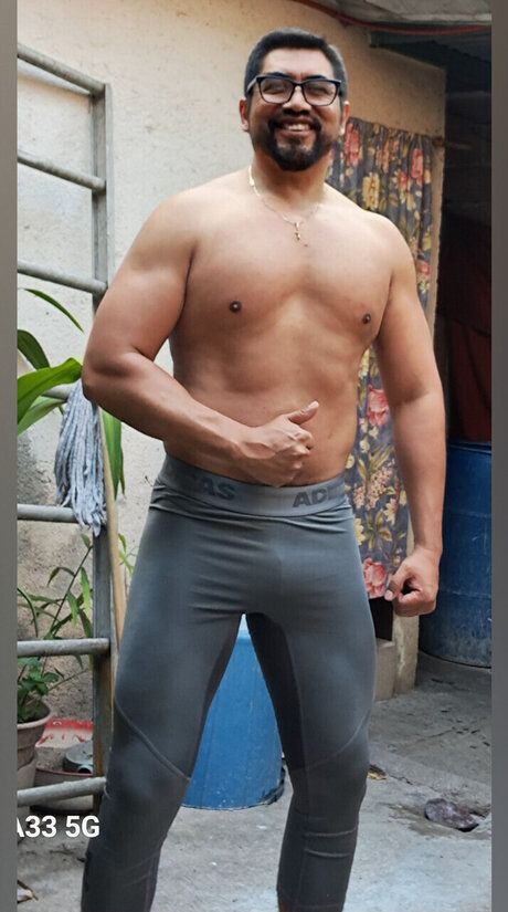 SrEros model adult pictures