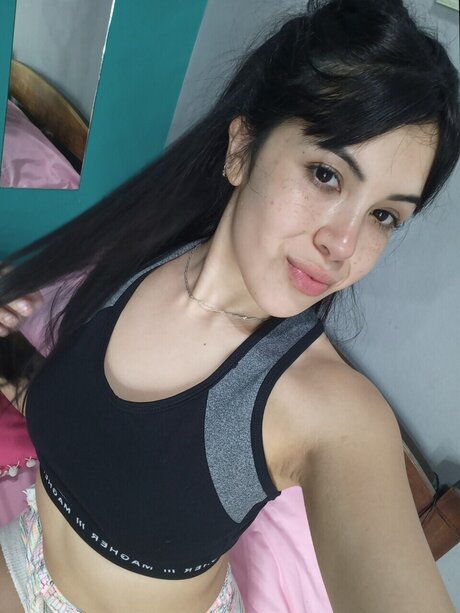 C i n t h i a model hot pics