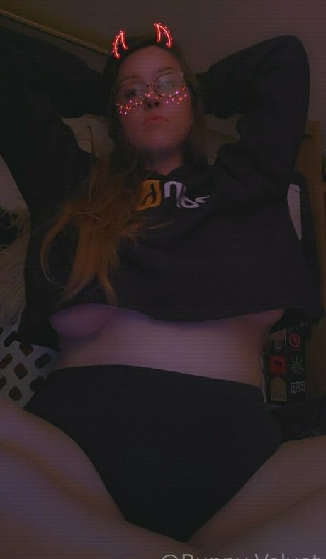 bunny velvet model nude photos