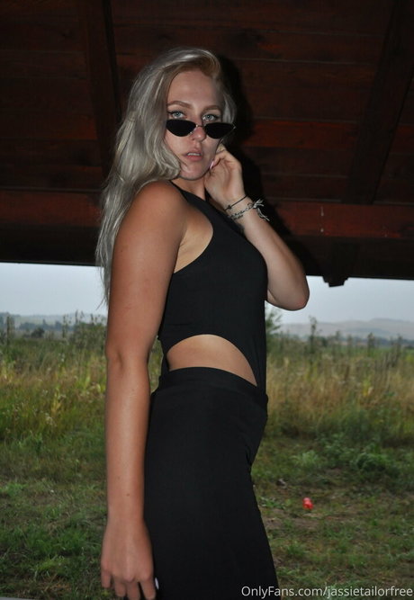 jassietailorfree nude star photo