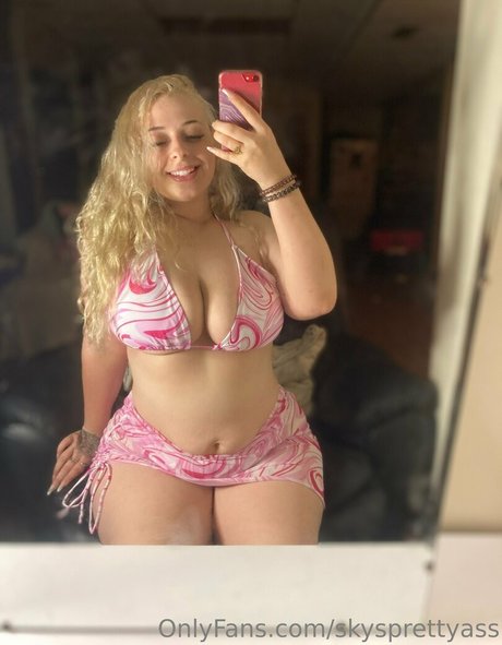 skysprettyass model beautiful picture