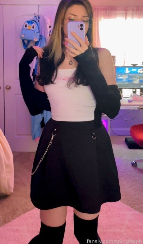 PistolNSFW naked model picture