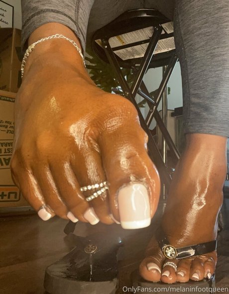 queenmelaninsdungeonn erotic model pics