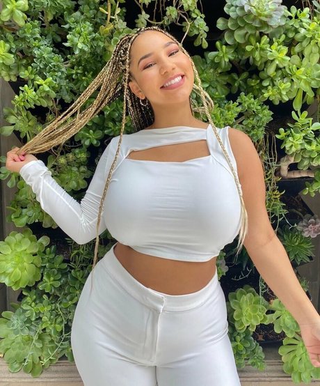 beautiful asian onlyfans hot image