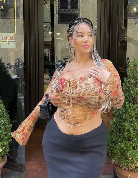 Katelyn Folasade porn model pics