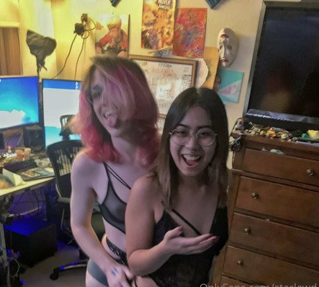 starlewd sexy actress image