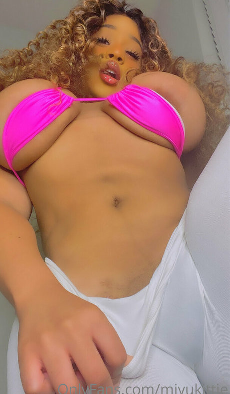 Miyukittie beautiful model photo