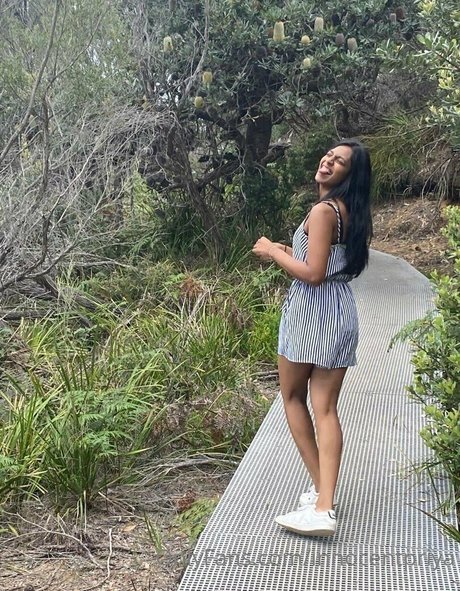 prettypriyaa hot actress img