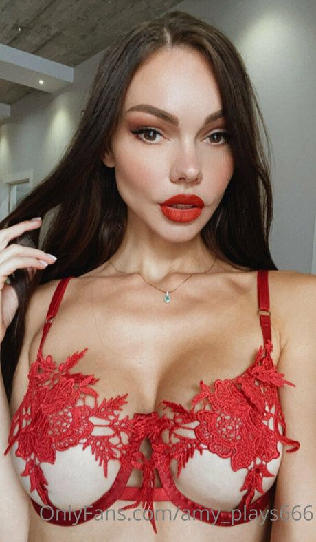 amy plays666 erotic actress pictures