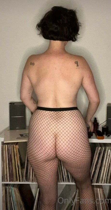 lipstickandlinernotes model adult pictures