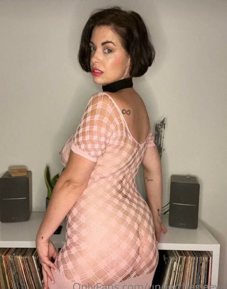 lipstickandlinernotes high quality model photos