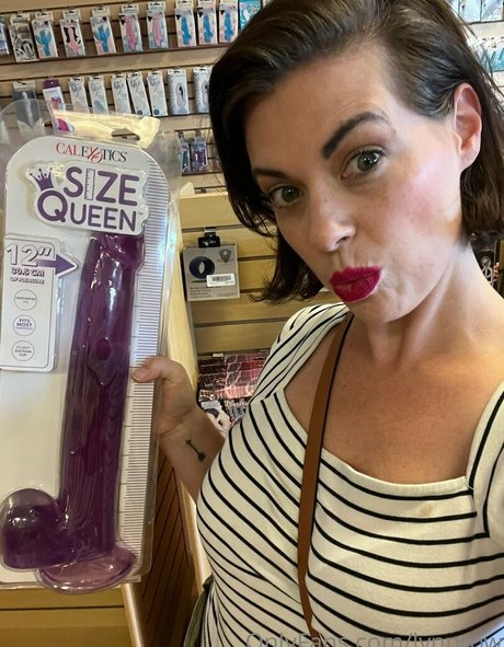 lipstickandlinernotes model porn pic