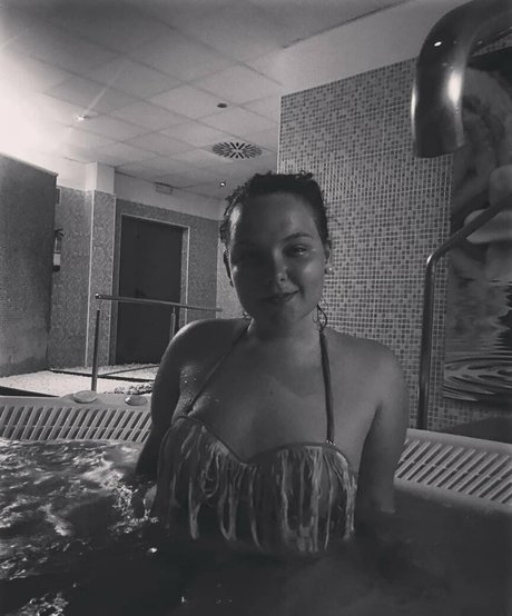 moniiquefox art actress gallery