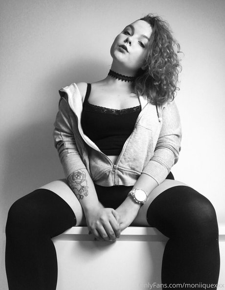 moniiquefox naked pornstar photos