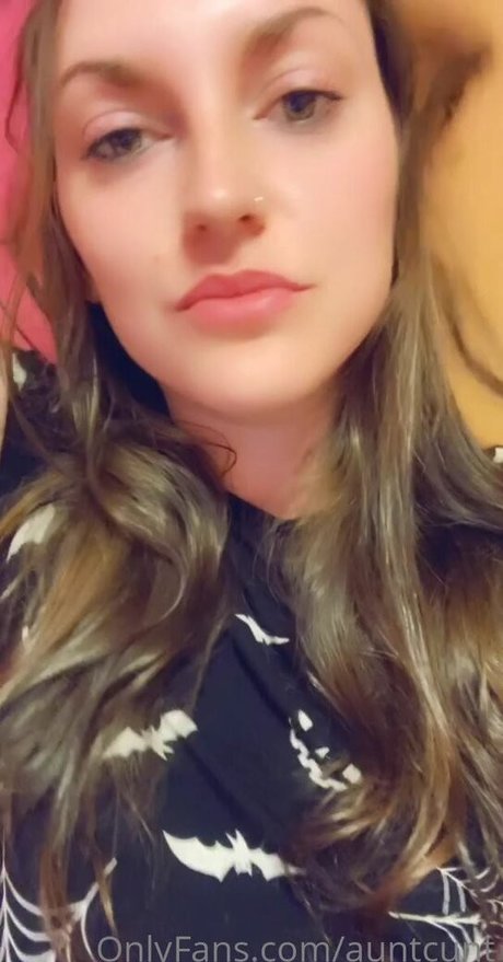 auntcunt beautiful model photo