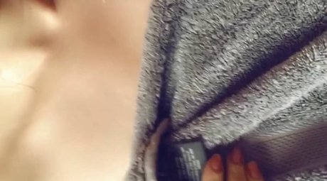 auntcunt pretty model photo