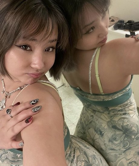 yvonnemoonie art model archive