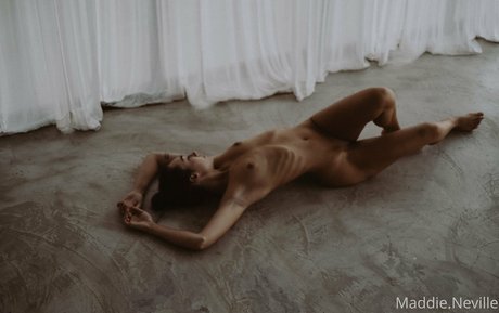 maddieneville model art galleries