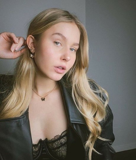 cirizzzle art actress pic